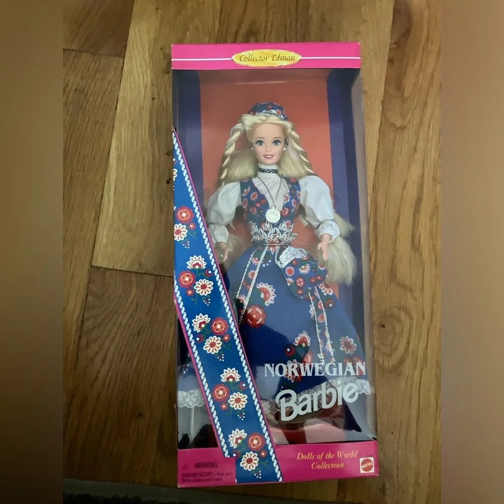 Barbie collector dolls in the boxes Around the World - Picture 4 of 10